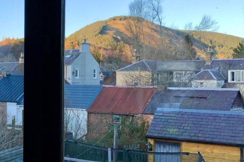 a view of a group of houses and a mountain at THE MORNINGSIDE APARTMENT Charming stylish apartment in the centre of Innerleithen in Innerleithen