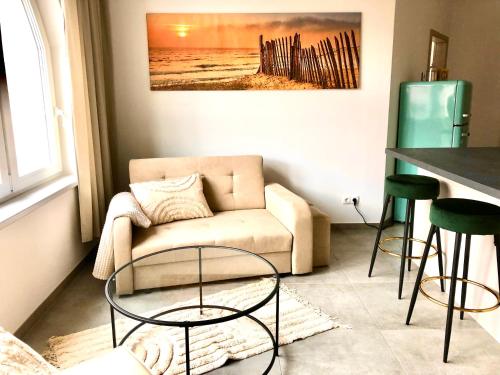 a living room with a couch and a table at Atelier Loft Bürgel in Bürgel