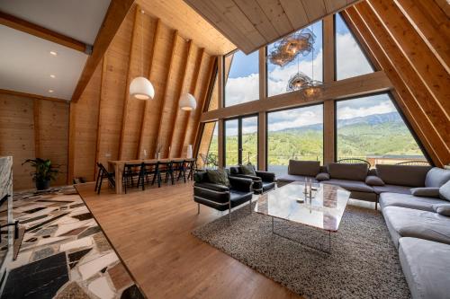 a living room with a couch and a table at Amont Chalet in Peştera