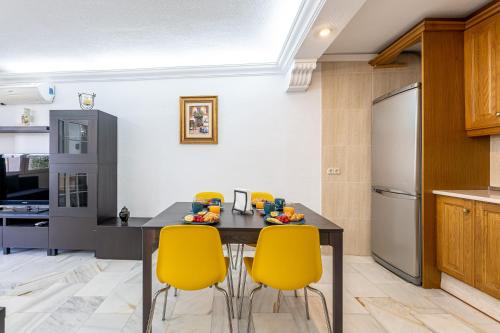797 Holiday Rentals - Piso para 3 en la Carihuela con piscina