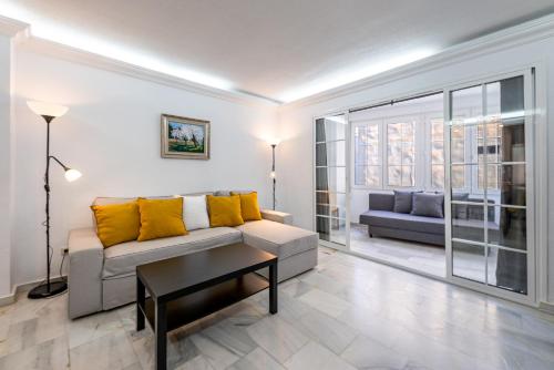 797 Holiday Rentals - Piso para 3 en la Carihuela con piscina