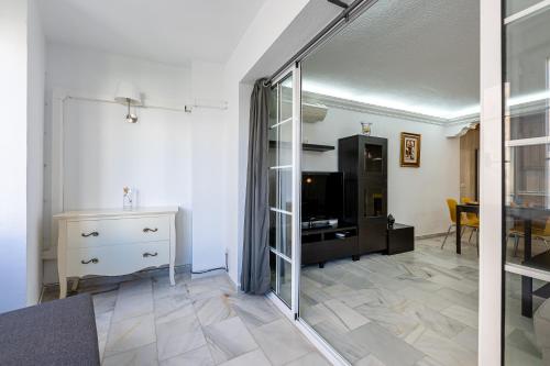 797 Holiday Rentals - Piso para 3 en la Carihuela con piscina