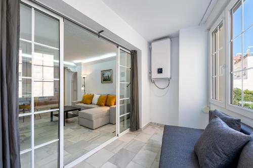 797 Holiday Rentals - Piso para 3 en la Carihuela con piscina