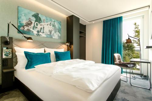 Postel nebo postele na pokoji v ubytování Motel One München-Garching