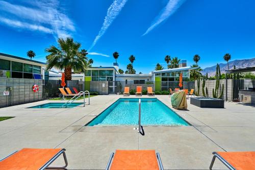 a swimming pool in the middle of a courtyard at Sophia Oasis Luxe 2BR Condo with Mountain Views in Palm Springs