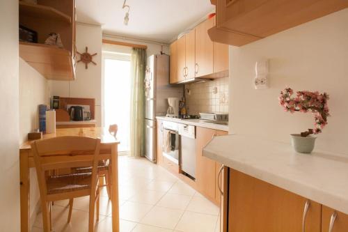 10min walk from ACROPOLIS !!!