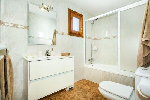 A bathroom at Villa Maria Celia by Villa Plus