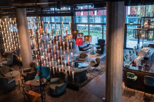 Гостиная зона в Motel One Berlin-Spittelmarkt