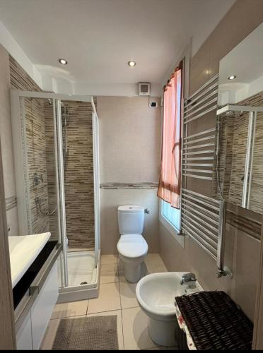 a bathroom with a toilet and a sink and a shower at Casa vacanze Paglino in Ventimiglia