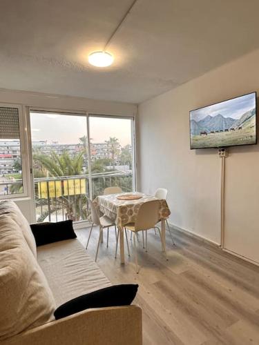 a living room with a couch and a table at A pie de PLAYA in La Pineda