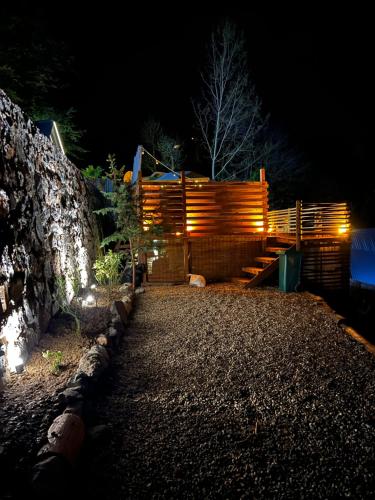 un jardín por la noche con luces en una valla en Sapanca White Moon, en Sapanca