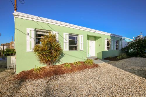 a green house with a tree in front of it at Fisherman's Retreat in Conch Key