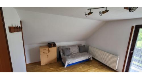 Postel nebo postele na pokoji v ubytování Počitniška hiša pr Puc