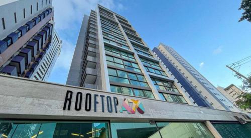 a building with a roodipop sign in front of it at Rooftop 470 - Novíssimo Flat Boa Viagem in Recife