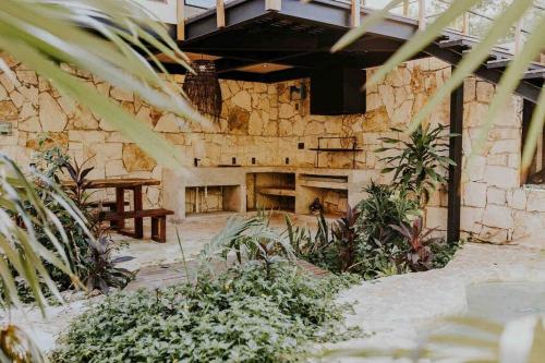Κήπος έξω από το Luxury treehouse Tulum jungle /Casa Danzantes