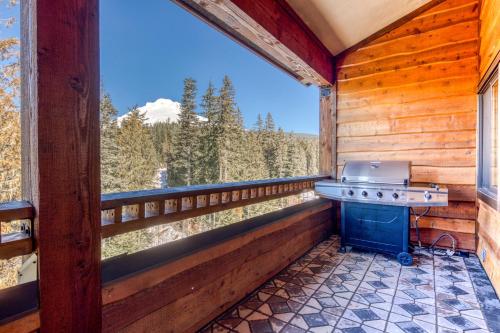a grill on a balcony with a view of the mountains at #401 Grand Lodge South Penthouse in Government Camp