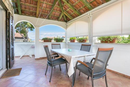 Apartments with parking space Mirca, Brac - 729