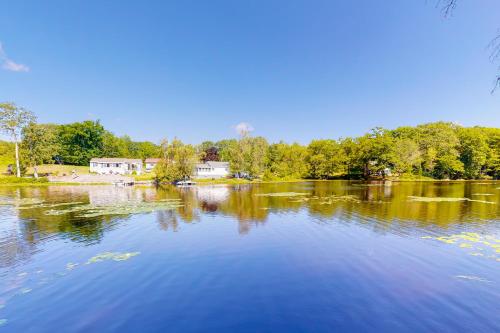 Gallery image of Togus Pond Retreat in Augusta