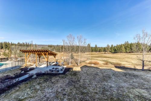 a gazebo in the middle of a field at Trailhead Lodge #108 in Cle Elum