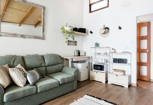 Η κουζίνα ή μικρή κουζίνα στο Dove Studio with Garden Patio