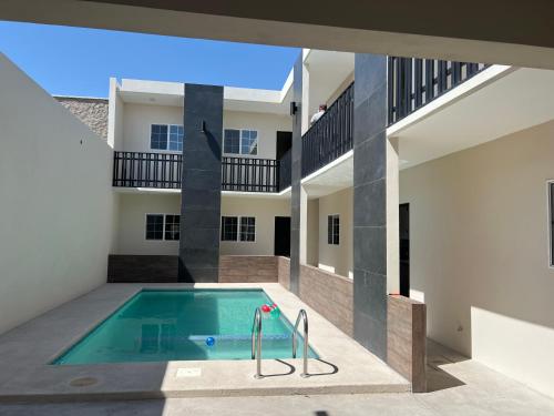 a swimming pool in the middle of a house at Suites González, suite 1 in Ciudad Juárez