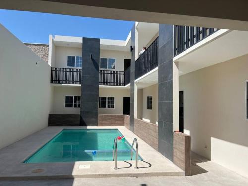 a swimming pool in the middle of a house at Suites González, Suite 2 in Ciudad Juárez