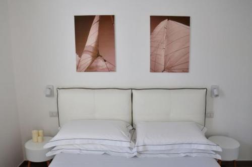 Posteľ alebo postele v izbe v ubytovaní Luxury 2 Apartments Cervia with Swimming Pool