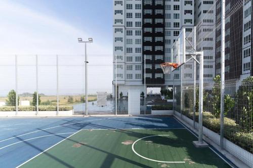 an empty basketball court with a basketball hoop at Amber Cove Leisure Homestay Melaka in Melaka