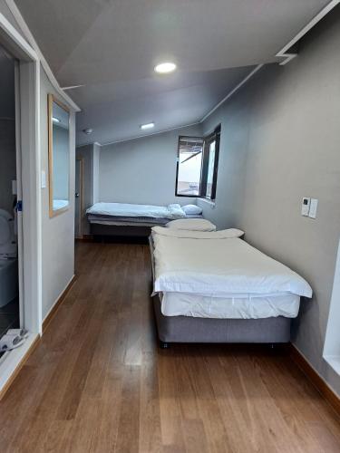 Letto o letti in una camera di J.Hill House