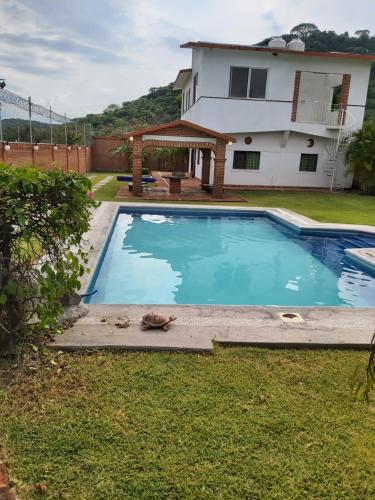 المسبح في Cuautla morelos linda Casa de campo أو بالجوار