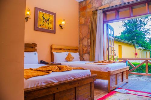 Cama o camas de una habitación en Mountains of the Moon Hotel Fort Portal