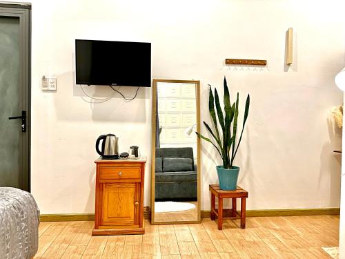 TV a/nebo společenská místnost v ubytování Silence House Dalat ATP