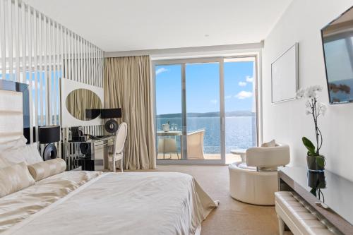 Postel nebo postele na pokoji v ubytování Luxury Hotel Amabilis
