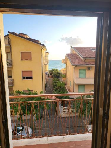 - Balcón con vistas al océano en Calabria Seaside Acquappesa, en Acquappesa