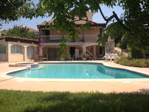 Bazén v ubytovaní Villa Cezanne alebo v jeho blízkosti