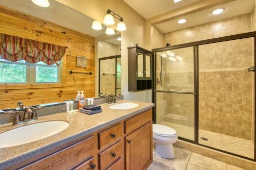 een badkamer met een wastafel, een douche en een toilet bij Tranquility Too Cabin & Tranquility Too Cottage in Waynesville