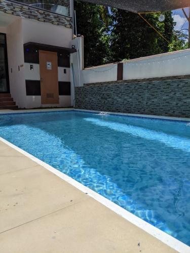 Πισίνα στο ή κοντά στο A's Place - Your Private Resort!