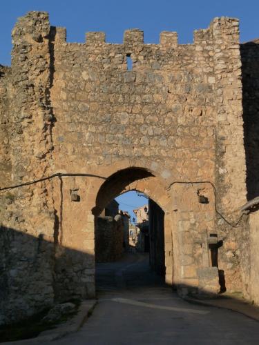 an archway in a stone wall with an alley at Eco Hotel Boutique & Spa Capitulo Trece - Adults Only in Maderuelo
