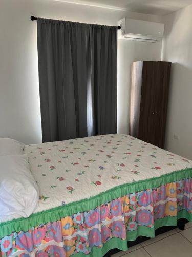 Ένα ή περισσότερα κρεβάτια σε δωμάτιο στο Casa en Mazatlán
