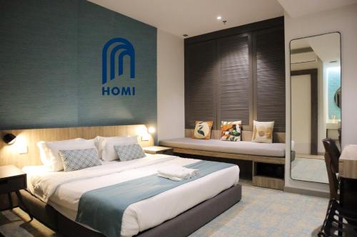 a hotel room with two beds and a window at Homi Breeze 和逸微风 in Kota Kinabalu