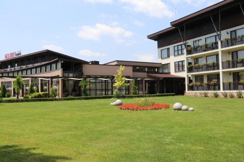 a large building with a lawn in front of it at Belchin Garden SPA&Wellness in Belchin