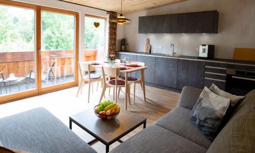 a living room with a couch and a table at Alpinchalet in Pfronten