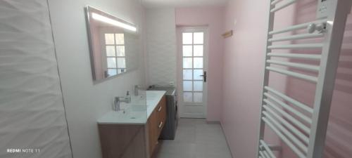 Φωτογραφία από το άλμπουμ του Appartement T3 proche centre et Renécros-Garage σε Bandol
