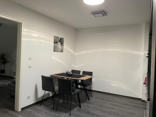 a dining room with a table and chairs at SWID Appartement 9 in Delitzsch