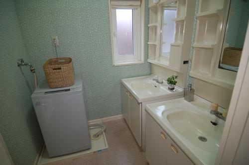 a bathroom with a sink and a washing machine at Shakunagedaira Rental cottage - Vacation STAY 18464v in Numanokura