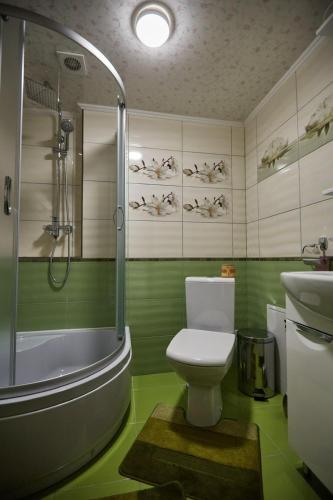 a bathroom with a toilet and a tub and a sink at Садиба у Кіри in Slavske