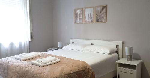 a bedroom with a bed with two towels on it at Renovated apartment, center and hospital in Udine