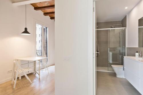 Modern and bright apartment well located in Gracia