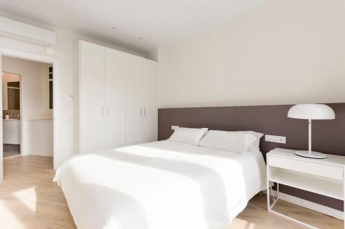Modern and bright apartment well located in Gracia