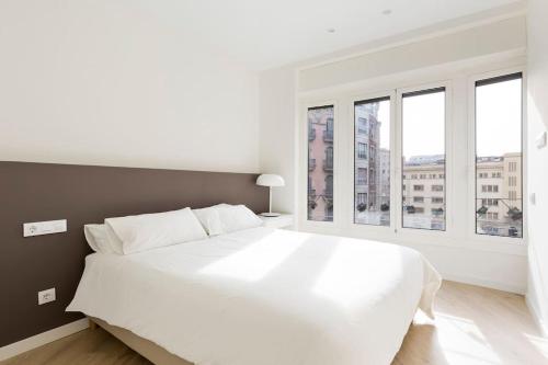 Modern and bright apartment well located in Gracia